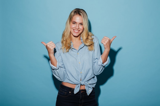 Free photo smiling blonde woman in shirt showing thumbs up