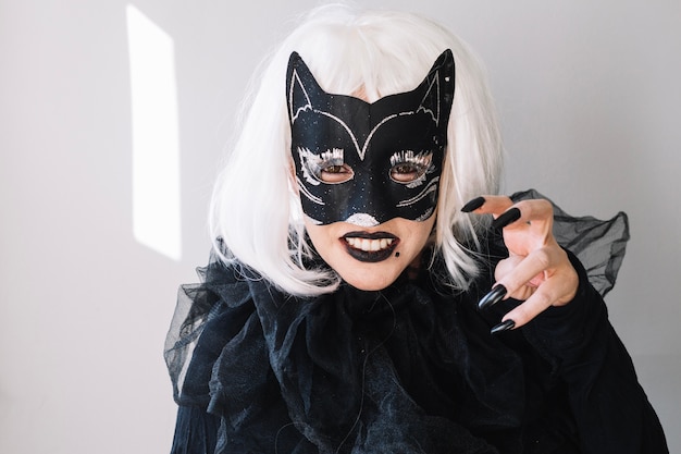 Free photo smiling cat woman