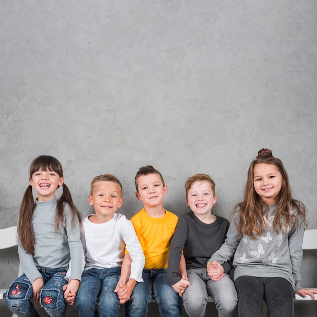 Free photo smiling kids posing together