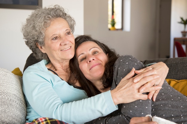 Free photo smiling senior woman enjoying leisure with beloved daughter