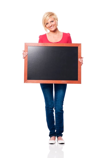 Free photo smiling woman holding blackboard