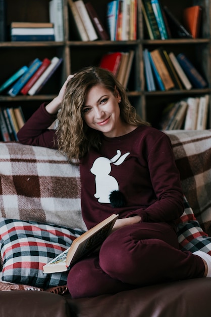 Free photo smiling woman with book