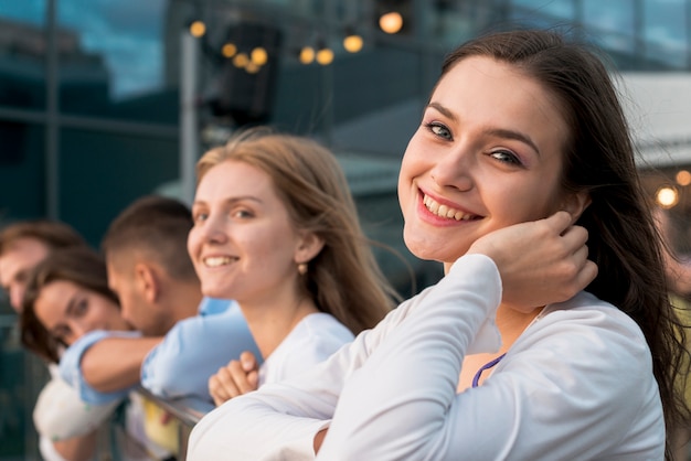 Free photo smiling woman with friends in background