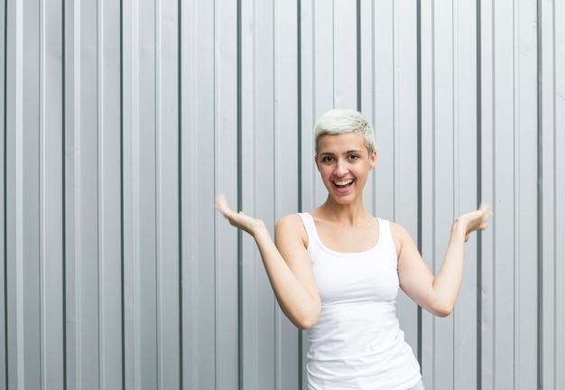 Free photo smiling woman with tank top