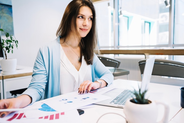 Free photo smiling woman at work