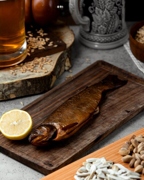 Smoked fish served with lemon and beer