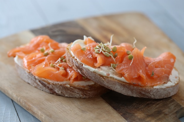 Smoked salmon canapés with cream cheese recipe