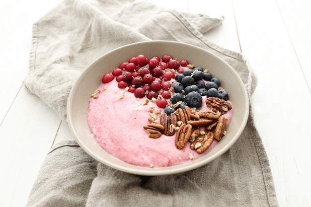 Free Photo smoothie bowl with nuts and berries