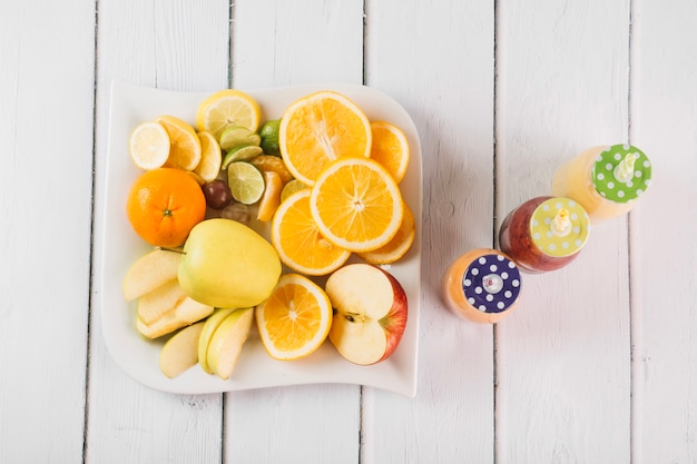 Smoothie near cut fruits