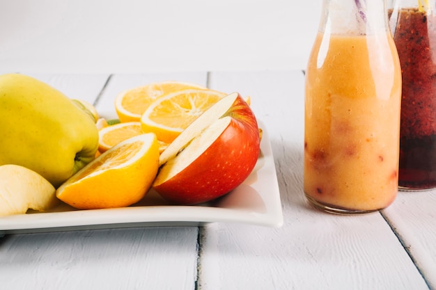 Smoothie near cut fruits