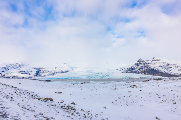 Free photo snow covered mountain iceland winter season .