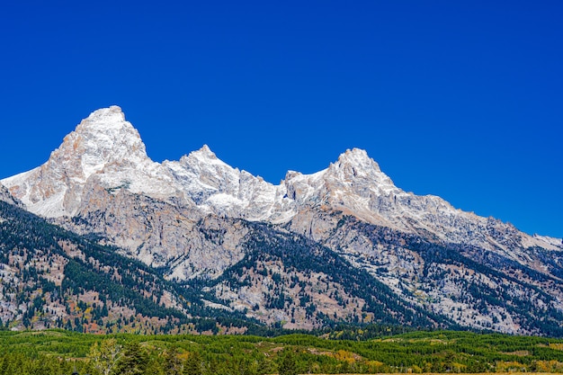 Free Photo snow dusts the teton range peaks