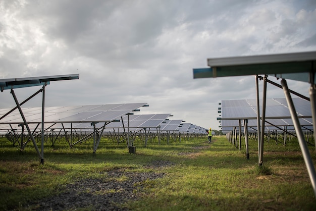 Free Photo solar cell farm in power station for alternative energy from the sun 