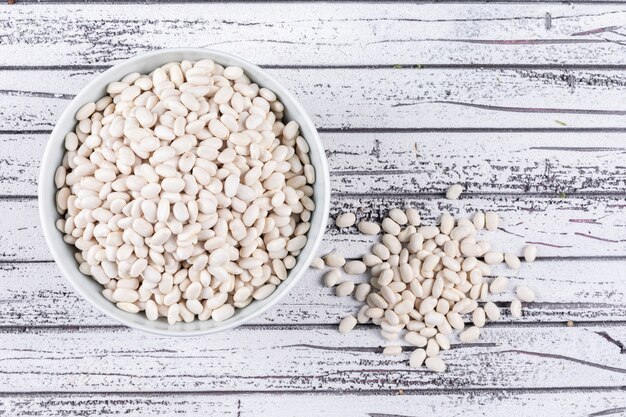 Some white beans in bowls and aside