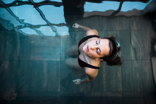 Free Photo spa concept with woman relaxing in water