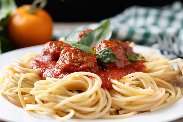 Free Photo spaghetti with meatballs on wooden table