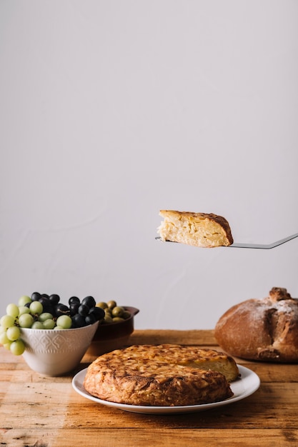 Free photo spatula with cake over table with food