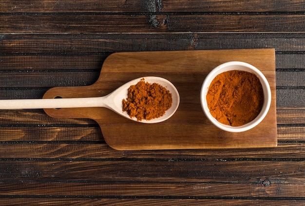 Free photo spice powder on cutting board