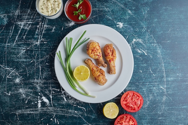 Free Photo spicy chicken meat in a white plate with ingredients around.