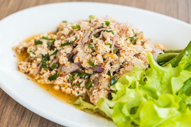 Spicy minced chicken salad