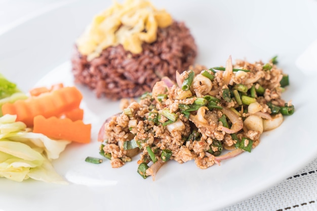 Free Photo spicy minced pork salad with berry rice