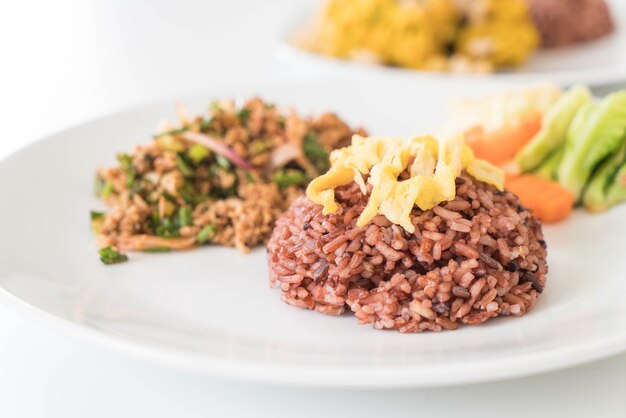 Spicy minced pork salad with berry rice