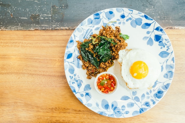 Free Photo spicy pork with basil leaf and rice