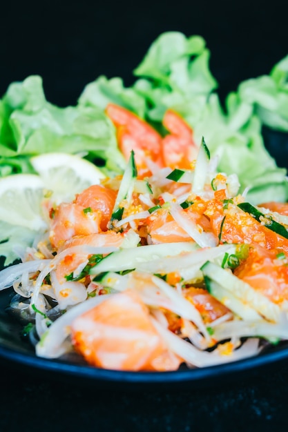 Free Photo spicy salmon salad