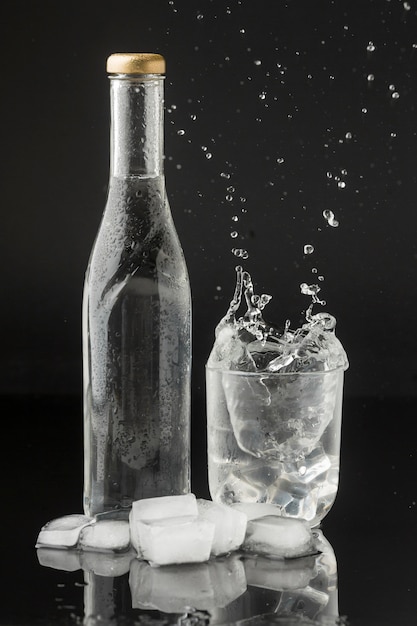 Free photo splash of water in a glass