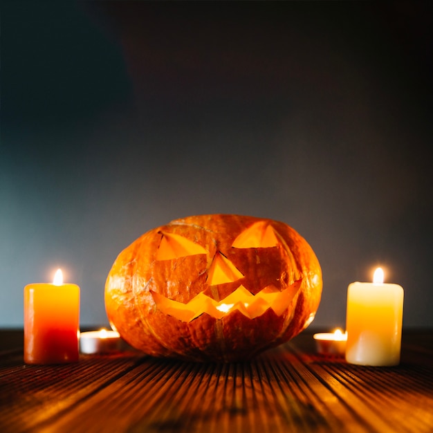 Free photo spooky composition of pumpkin and candles