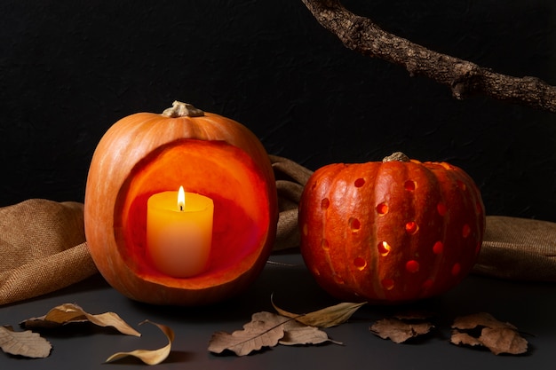 Free Photo spooky halloween carved pumpkin lantern with lit candle