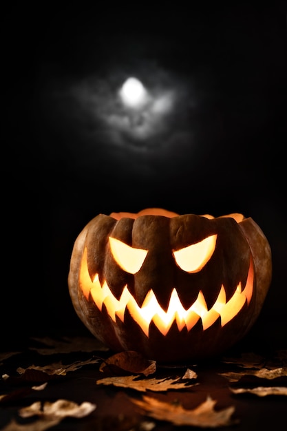 Free photo spooky halloween pumpkin carving