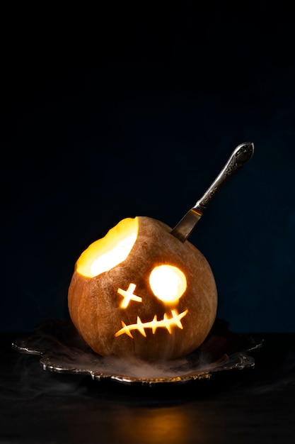 Free photo spooky halloween pumpkin carving