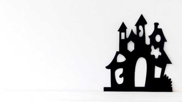 Free photo spooky paper castle for halloween