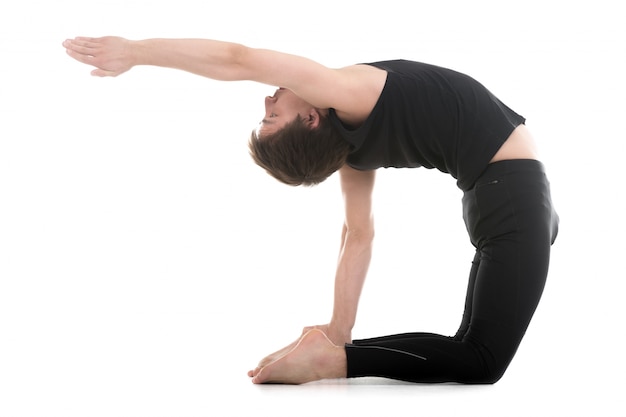 Free photo sportsman doing exercises to strengthen his body