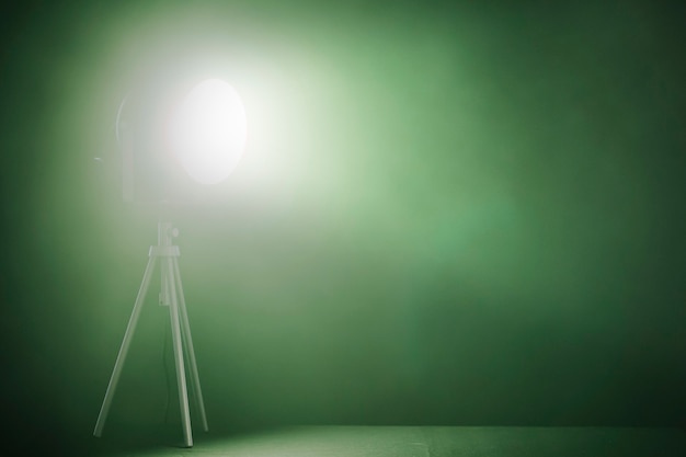 Free Photo spotlight with green lamp