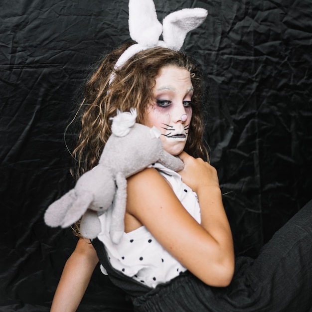 Free photo sppoky girl with rabbit making funny face