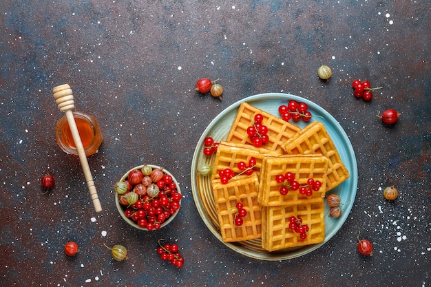 Free photo square belgian waffles with loquat fruits and honey.