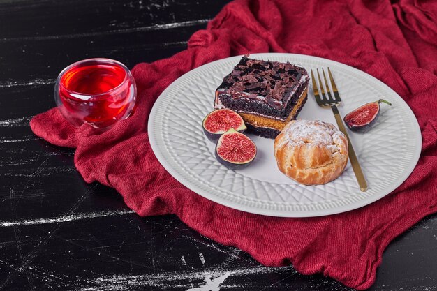 A square slice of chocolate cheesecake with red drink.