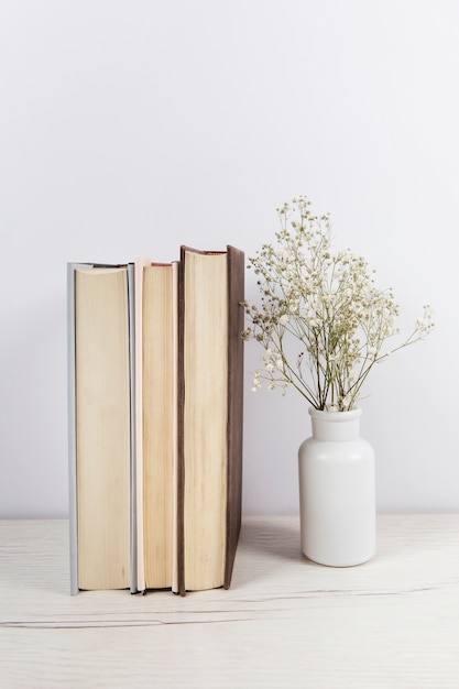 Free photo stack of books on wooden table