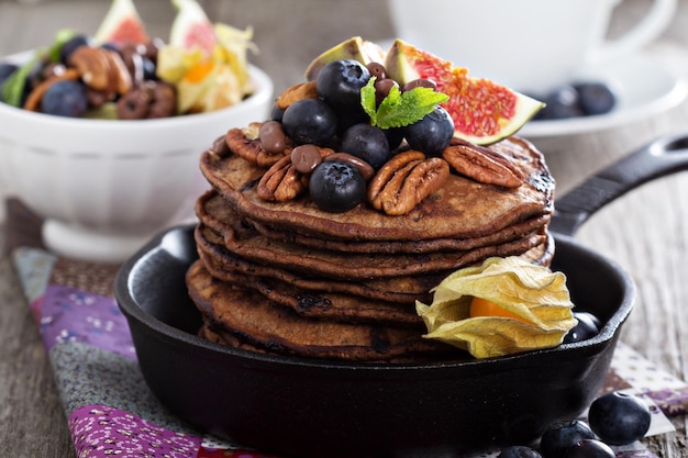 Free photo stack of chocolate pancakes