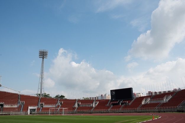 Free photo stadium background with a green grass pitch in the daytime