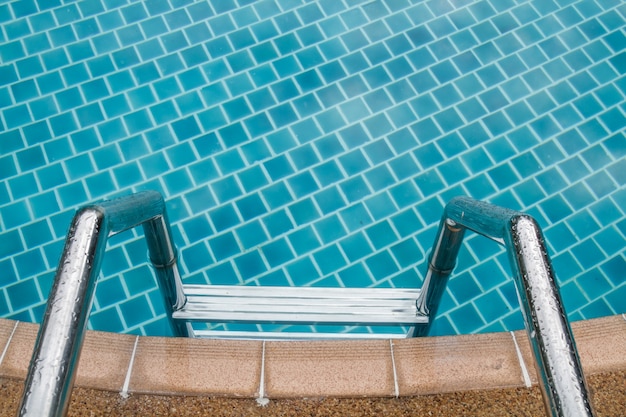 Free photo stairs into the pool