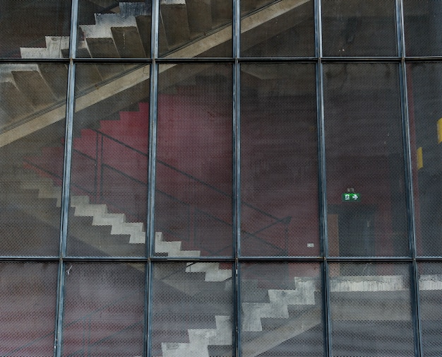 Free photo stairs in a modern building