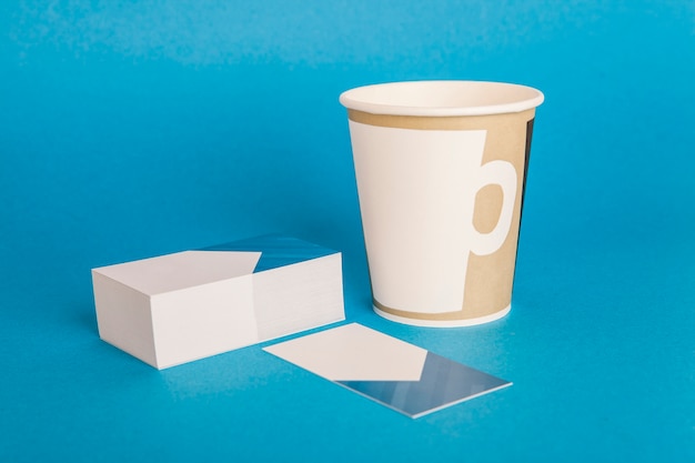 Free photo stationery mockup with business cards coffee to go cup