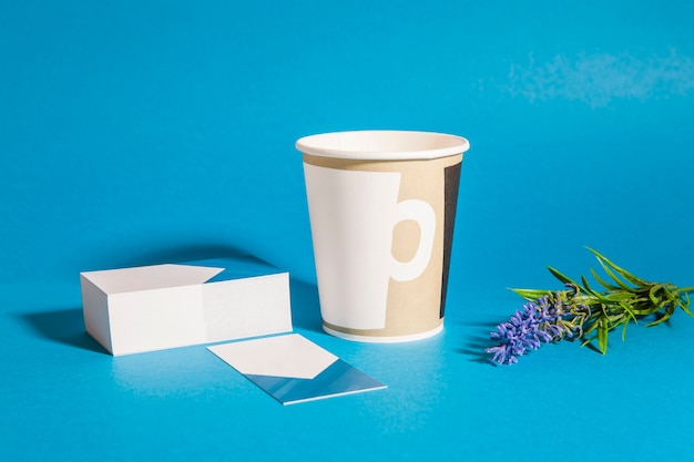 Free photo stationery mockup with cards, cup and flower