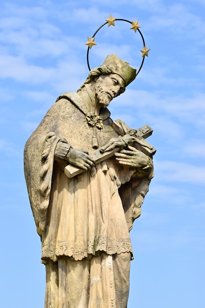 Free photo statue with a cross