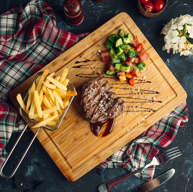 Steak with grilled vegetables and french fries