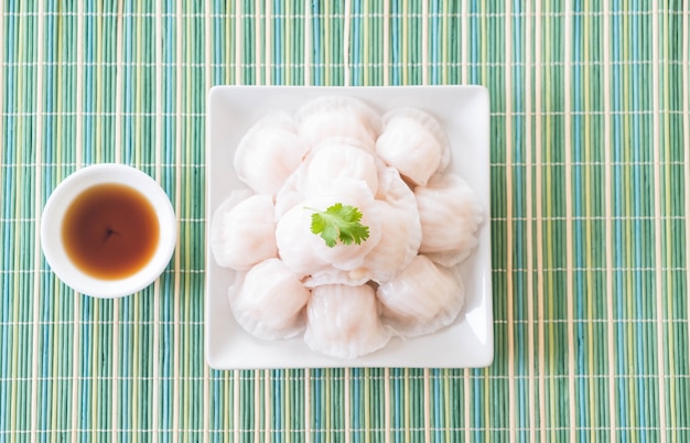 Free photo steamed shrimp dumplings dim sum