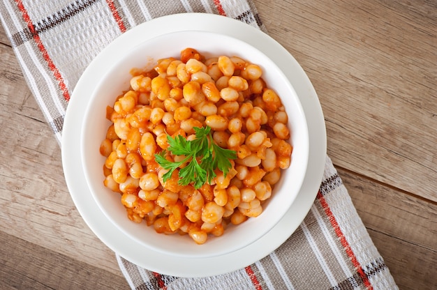 Stewed white beans in tomato sauce